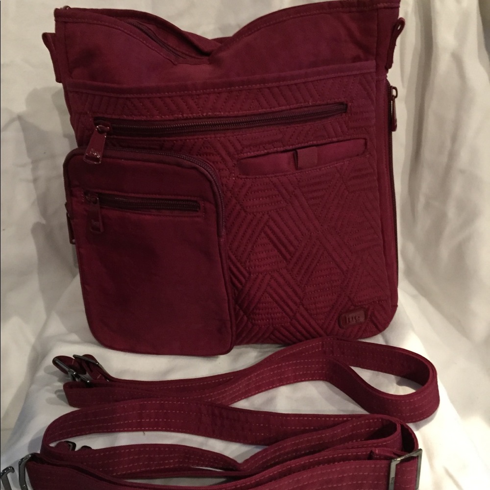 Travel handbag